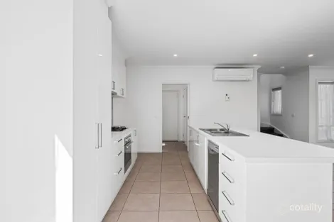 Property photo of 2/24 Vinter Avenue Croydon VIC 3136