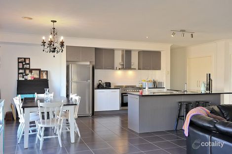 Property photo of 105 McNeilly Road Drouin VIC 3818