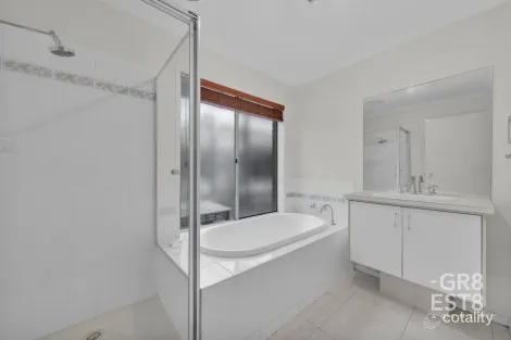 Property photo of 18 Taggerty Crescent Narre Warren South VIC 3805