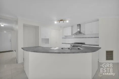 Property photo of 18 Taggerty Crescent Narre Warren South VIC 3805