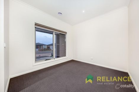 Property photo of 10 Toolern Waters Drive Weir Views VIC 3338