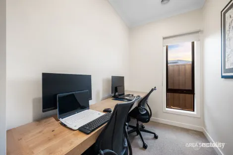 Property photo of 21 Ryebank Avenue Werribee VIC 3030