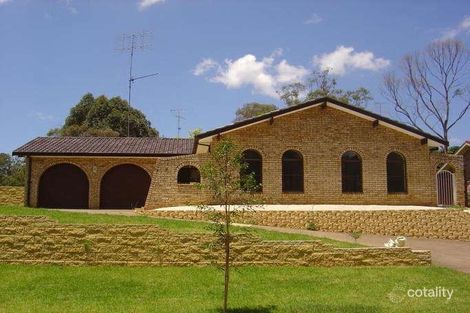 2 Winchcombe Pl, Castle Hill, NSW 2154