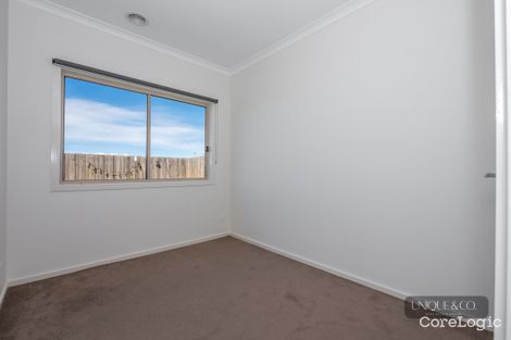 Property photo of 11 Lismore Road Point Cook VIC 3030