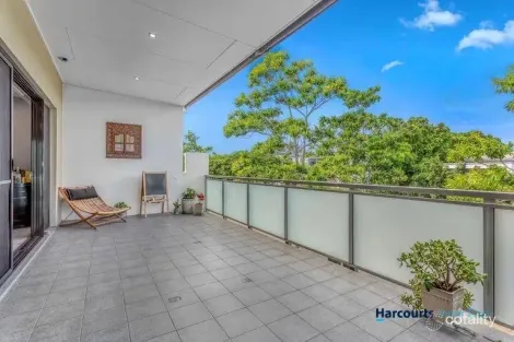 Property photo of 32 Waterline Crescent Bulimba QLD 4171