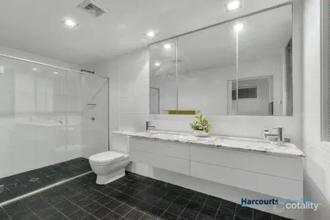 Property photo of 32 Waterline Crescent Bulimba QLD 4171