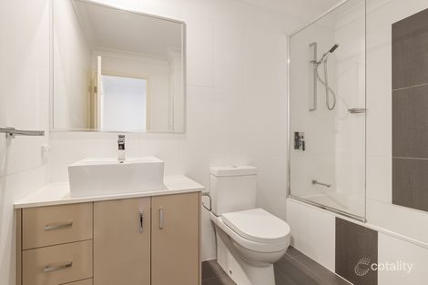 Property photo of 70/30 Taylor Place Mackenzie QLD 4156