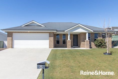 8 Blaxland Dr, Llanarth, NSW 2795