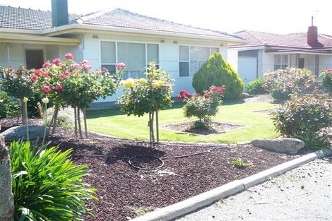 14 Tumby Bay Rd, Cummins, SA 5631