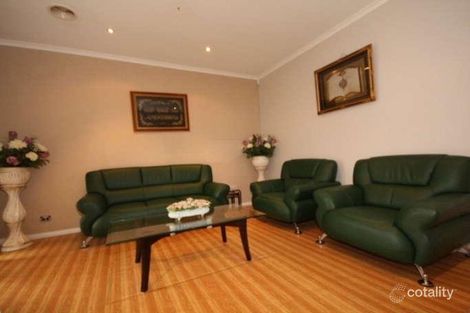 Property photo of 11 Desna Place Roxburgh Park VIC 3064