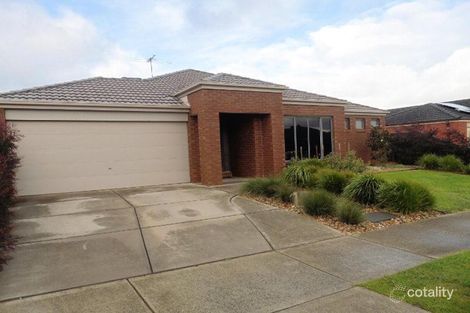 32 Flametree Cct, Cranbourne, VIC 3977