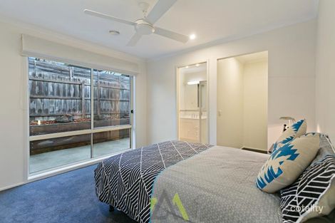 Property photo of 16 Oriana Grove Skye VIC 3977