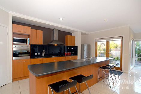 Property photo of 10 Pimento Close Narre Warren South VIC 3805
