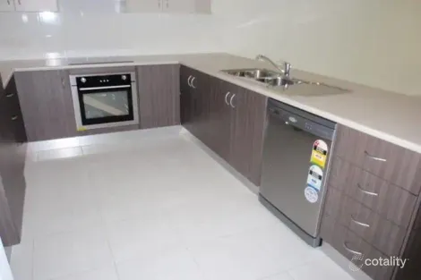 Property photo of 1/9 Paperbark Place Emerald QLD 4720