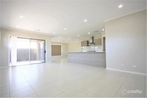 8 Gale St, Oran Park, NSW 2570