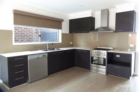 Property photo of 35 Galibier Parade Fraser Rise VIC 3336