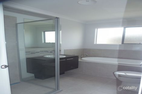 Property photo of 35 Galibier Parade Fraser Rise VIC 3336