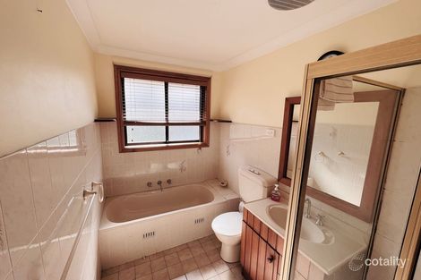 Property photo of 10 Harcourt Place Eagle Vale NSW 2558