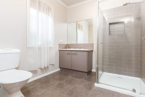 Property photo of 9 Waldburg Grove Tarneit VIC 3029