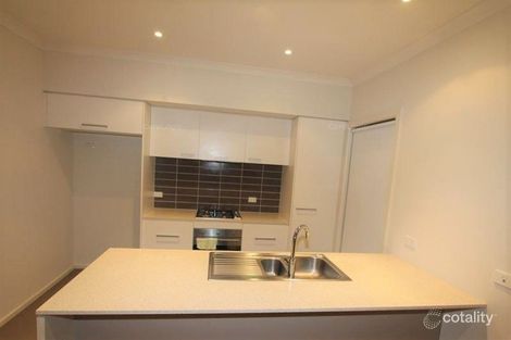 Property photo of 18 Barrier Reef Circuit Endeavour Hills VIC 3802