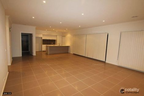 Property photo of 18 Barrier Reef Circuit Endeavour Hills VIC 3802