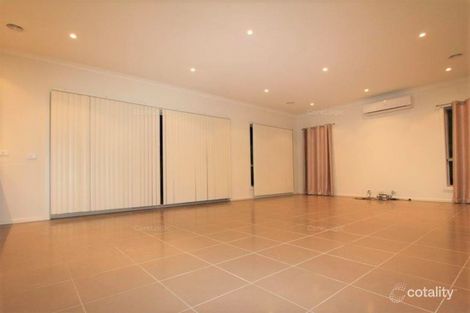 Property photo of 18 Barrier Reef Circuit Endeavour Hills VIC 3802