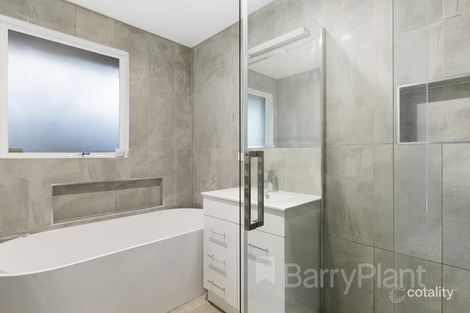 Property photo of 8 Lee Andy Court Ferntree Gully VIC 3156