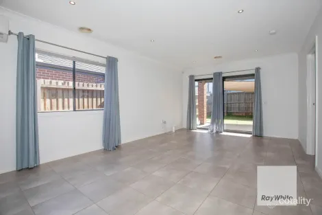 Property photo of 36 Tora Crescent Fraser Rise VIC 3336