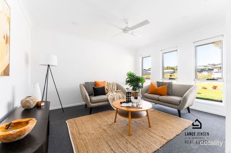 Property photo of 36 Fred Avery Drive Buttaba NSW 2283