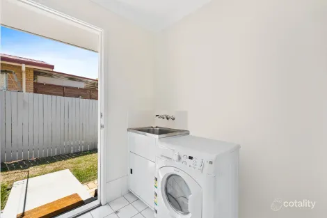 Property photo of 2/19 Victor Street Birkdale QLD 4159