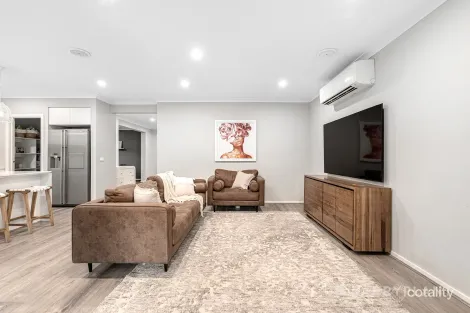 Property photo of 70 Locksley Road Chirnside Park VIC 3116