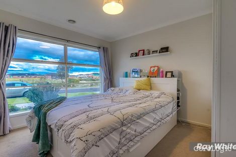 Property photo of 64 Everholme Drive Truganina VIC 3029