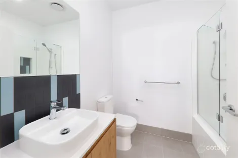 Property photo of 11/8 Ben Dalley Drive Helensvale QLD 4212