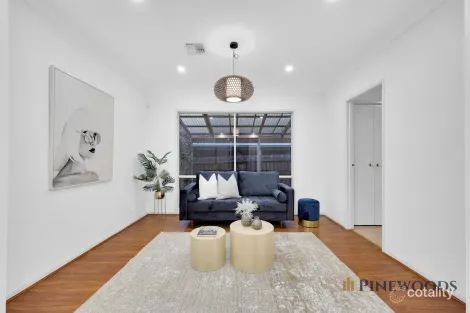 Property photo of 2 Gates Court Roxburgh Park VIC 3064