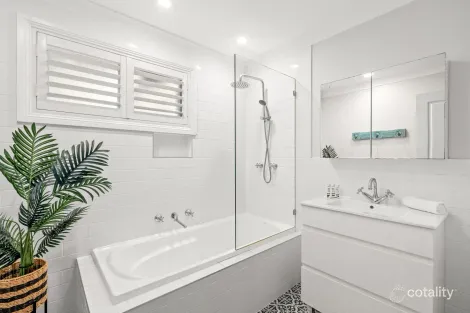 Property photo of 18 Wordsworth Avenue Bateau Bay NSW 2261