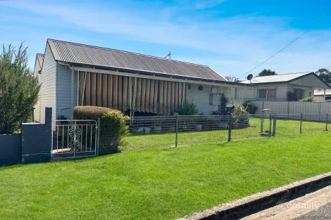 Property photo of 4 Parkes Street Cowra NSW 2794