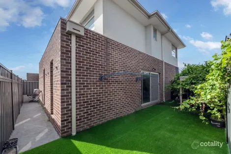 Property photo of 2A Greenrange Vista Roxburgh Park VIC 3064