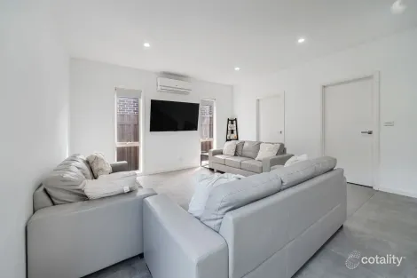 Property photo of 2A Greenrange Vista Roxburgh Park VIC 3064