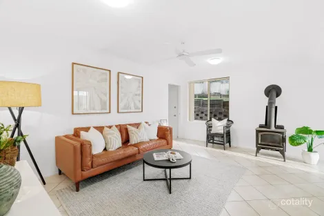 Property photo of 32 James Sea Drive Green Point NSW 2251