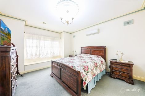 Property photo of 5 Esla Drive Roxburgh Park VIC 3064