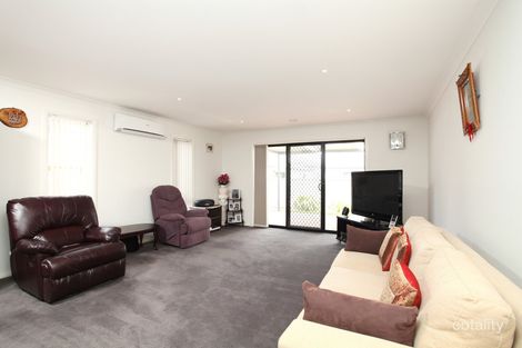 Property photo of 10 Cooma Place Burnside Heights VIC 3023