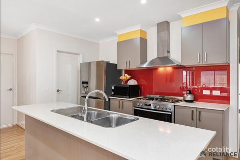 Property photo of 26 Miniata Way Manor Lakes VIC 3024