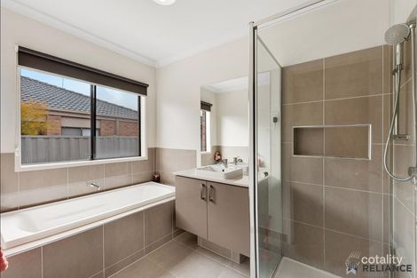 Property photo of 26 Miniata Way Manor Lakes VIC 3024