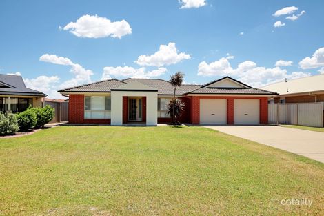 Property photo of 21 Womboin Crescent Glenfield Park NSW 2650