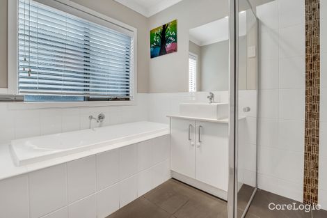 Property photo of 19 Peppertree Parade Craigieburn VIC 3064