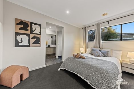 Property photo of 27 Solitude Crescent Point Cook VIC 3030