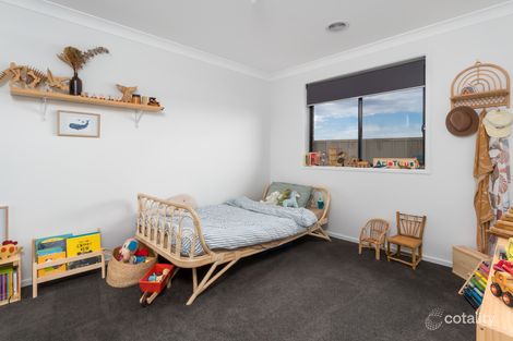 Property photo of 16 Winter Avenue Gobbagombalin NSW 2650
