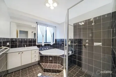 Property photo of 51 Archibald Crescent Rosemeadow NSW 2560