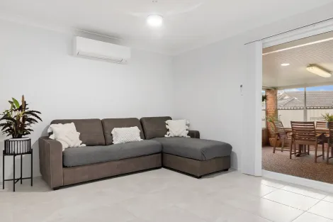 Property photo of 18 Barlow Close Thornton NSW 2322