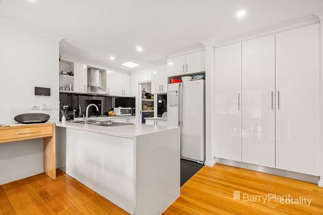 Property photo of 2/27 Eleebana Avenue Hughesdale VIC 3166